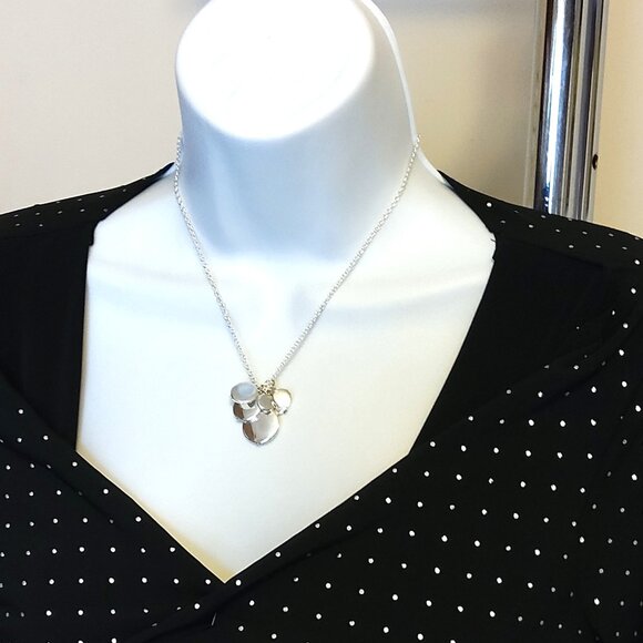 Vintage NEW LC Liz Claiborne Silver Tone Pendant Necklace for Women Girls - Picture 10 of 10